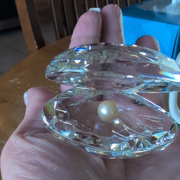 Swarovski Other - Swarovski Crystal Clam Shell with Pearl Accent - Clear
